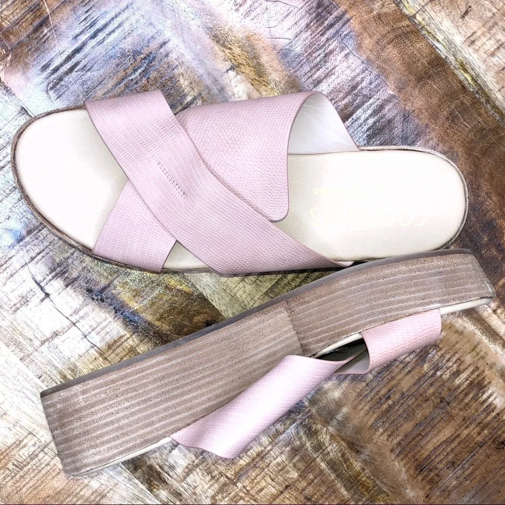 ✅ Anthro Coconuts by Matisse Study Wedges in‎ Blush